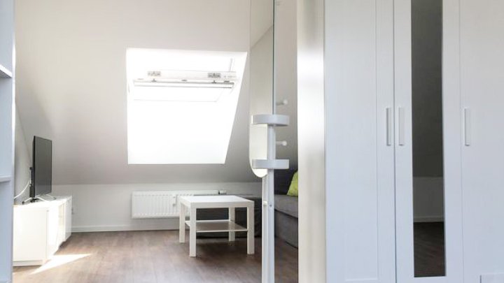 All-Inclusive! Am Wehrhahn-S-Bahnhof! Sonniges und modernes Studio-App. in zentraler Lage!
