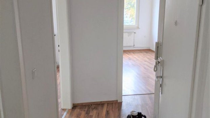 Sanierte 2 Zimmer Wohnung mit Balkon! 