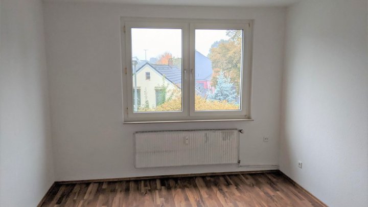 Sanierte 2 Zimmer Wohnung mit Balkon! 