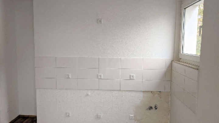 Sanierte 2 Zimmer Wohnung mit Balkon! 